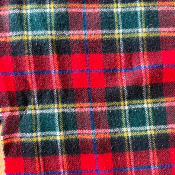 Royal Highland Tartan Wool Scarf 54 inches Fringe 3 in Made in Scotland Vintage - Picture 5 of 9
